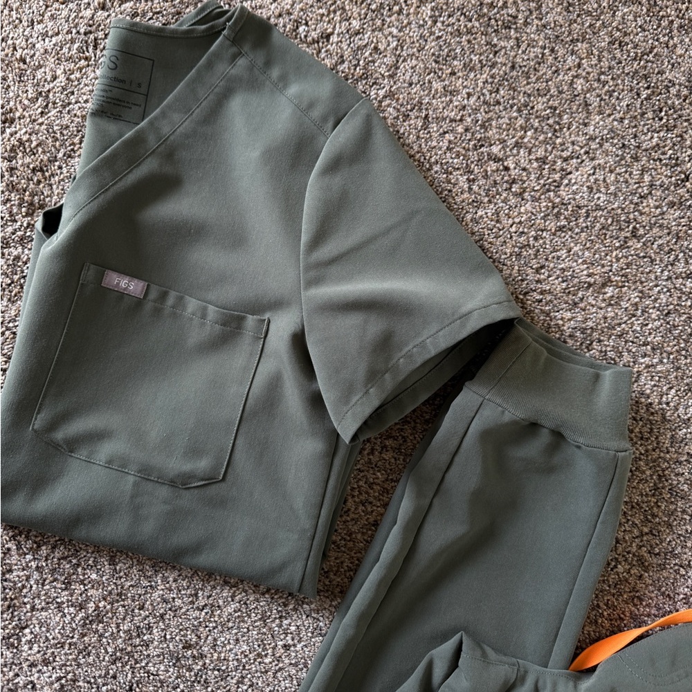 Figs Scrub Set - image 5